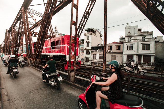 hanoi motorbike train