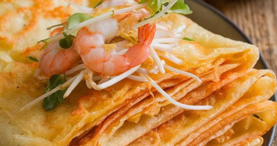 https://www.vpopwire.com/wp-content/uploads/2025/01/Deliciously-Crunchy-Vietnamese-Sizzling-Pancakes-950x500.jpg